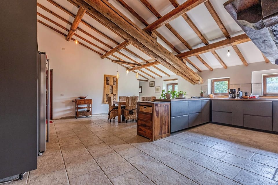 Apartment, 5 Bedrooms, Terrace, Mountain View | Private kitchen | Fridge, microwave, oven, stovetop