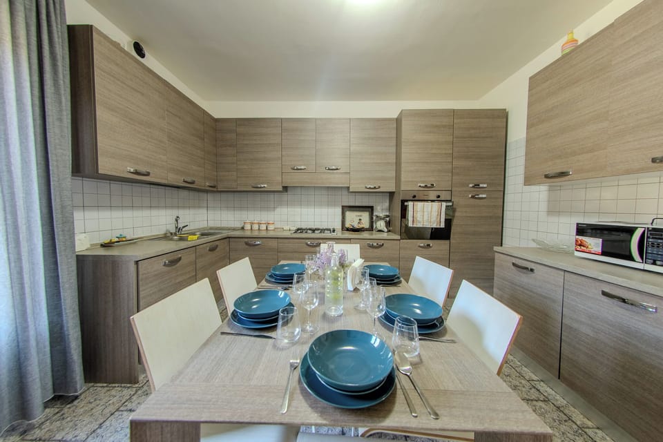 House, 4 Bedrooms, Terrace, Mountain View | Private kitchen | Fridge, oven, stovetop, dishwasher