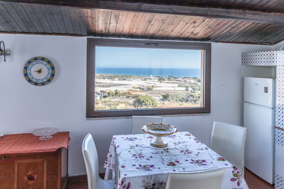 House, 2 Bedrooms, Balcony | Private kitchen | Fridge, microwave, oven, stovetop