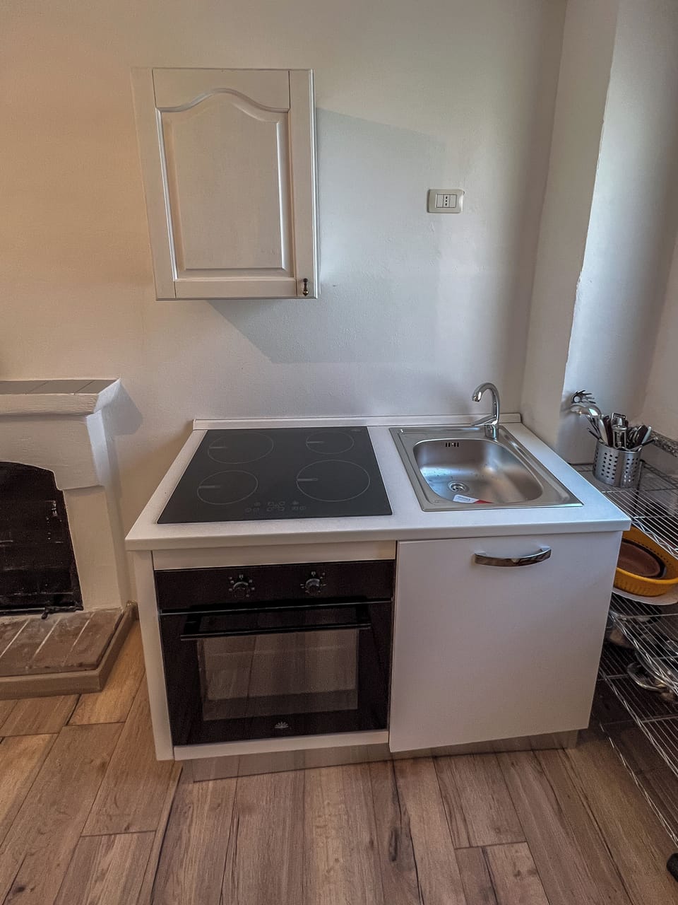 Apartment, 1 Bedroom, Balcony | Private kitchen | Oven, stovetop, cookware/dishes/utensils