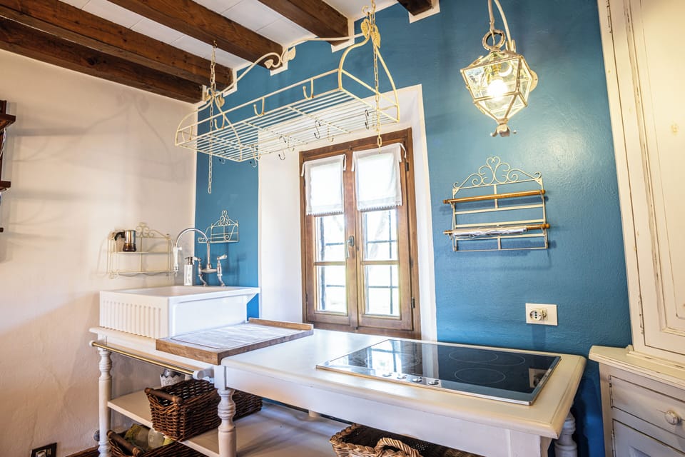 Apartment, 1 Bedroom | Private kitchen | Fridge, oven, stovetop, cookware/dishes/utensils