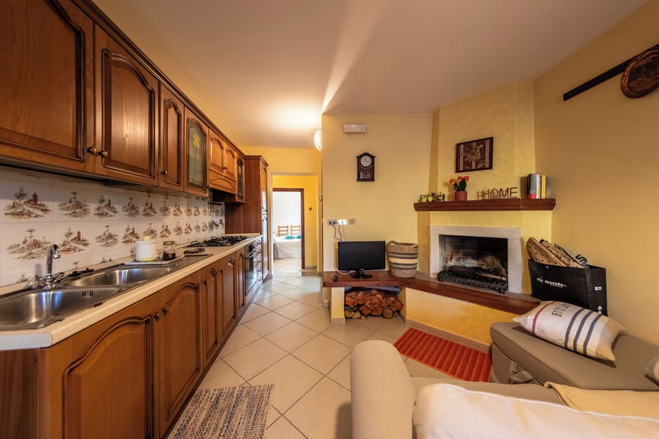 House, 1 Bedroom, Balcony | Private kitchen | Full-size fridge, microwave, oven, stovetop