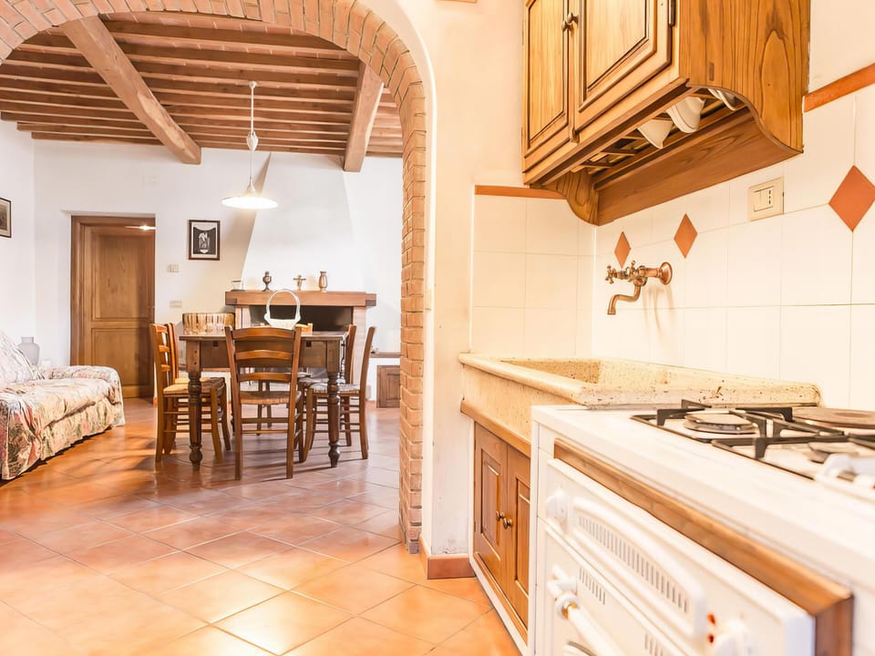 House, 2 Bedrooms, Balcony | Private kitchen | Fridge, oven, stovetop, electric kettle