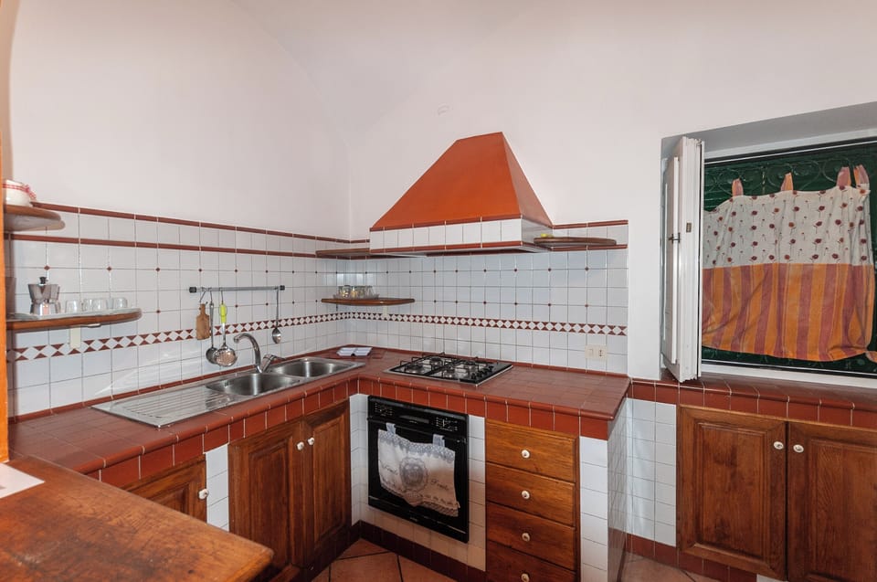Apartment, 2 Bedrooms, Kitchen | Private kitchen | Fridge, oven, stovetop, cookware/dishes/utensils