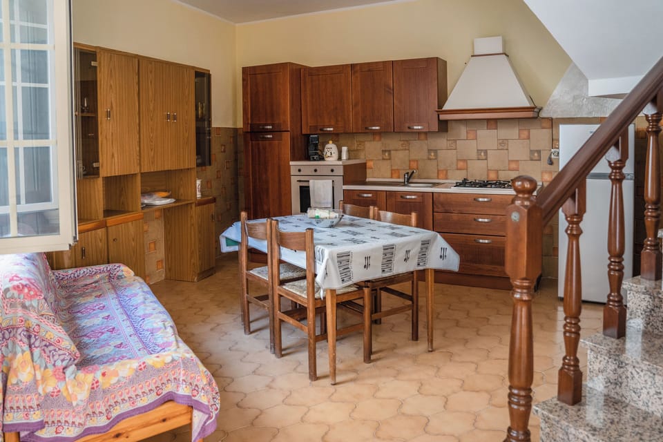 House, 2 Bedrooms, Terrace | Private kitchen | Full-size fridge, microwave, oven, stovetop