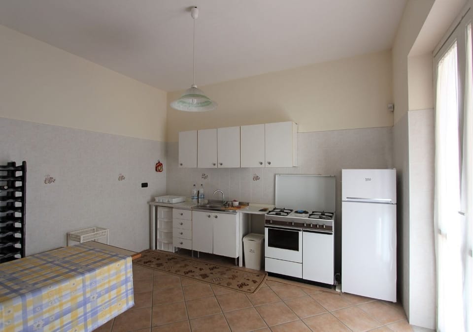 House, 3 Bedrooms, Patio | Private kitchen | Fridge, oven, coffee/tea maker, cookware/dishes/utensils
