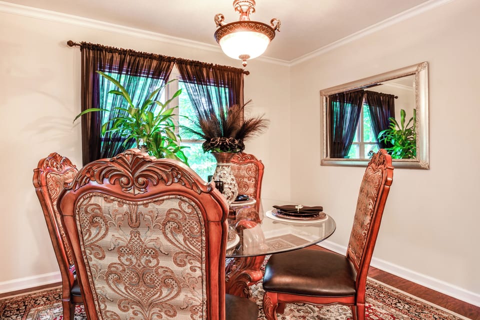 Dining Area | Dishware/Flatware