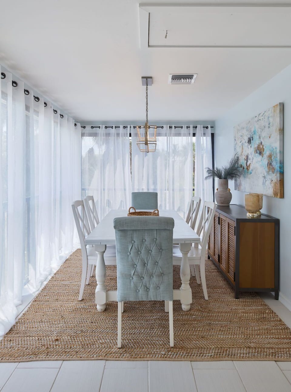 Gorgeous newly renovated two bedroom home near beaches, shopping, and more!
