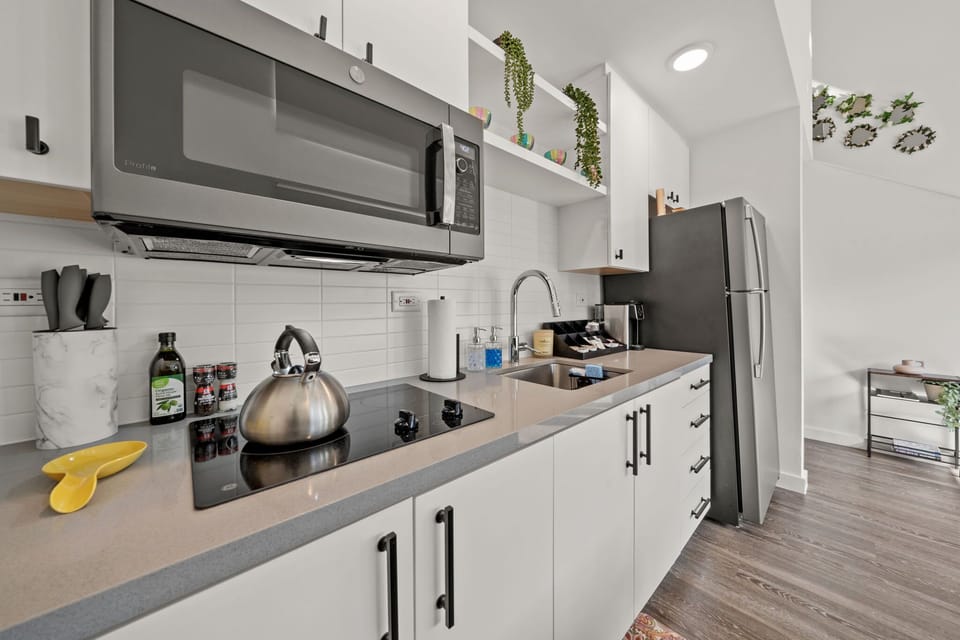 Fully equipped kitchenette