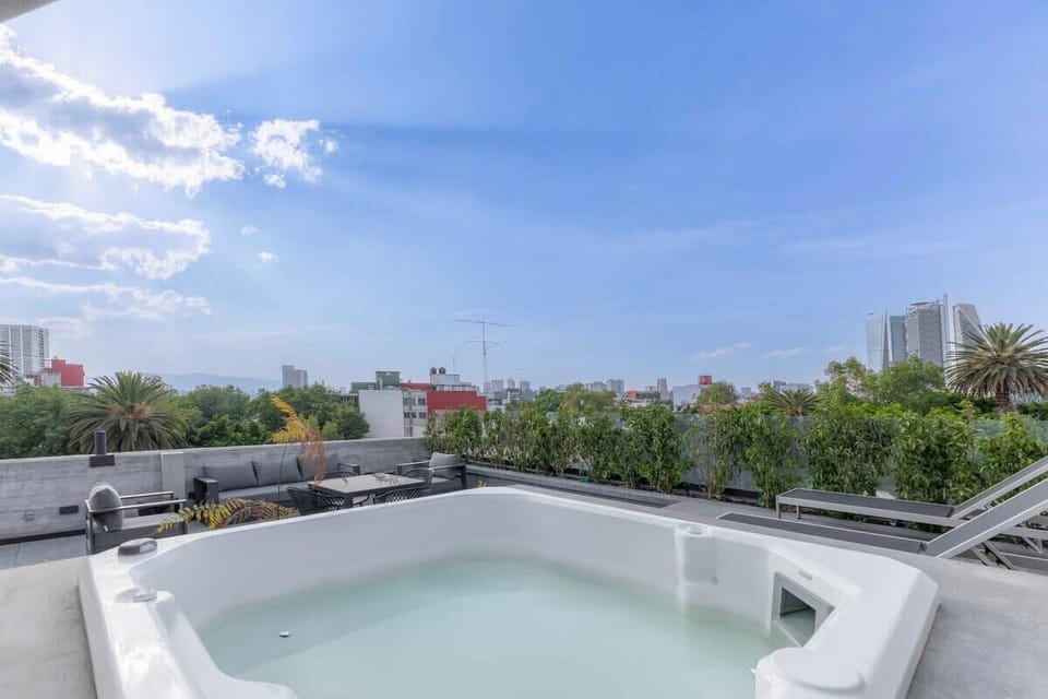 Outdoor spa tub