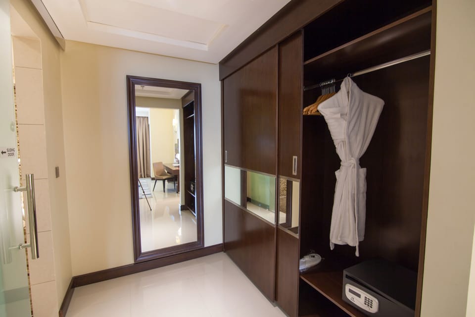 Minibar, in-room safe, desk, soundproofing