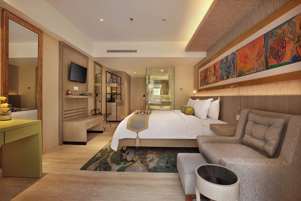 Premium Room with Balcony | Minibar, in-room safe, desk, blackout drapes