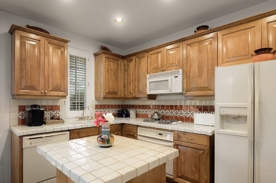 Suite, 1 King Bed with Sofa bed, Kitchen | Private kitchen | Coffee/tea maker