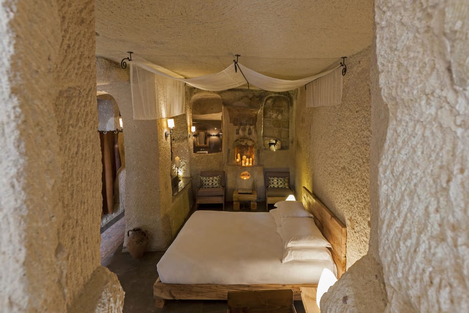 Chapelle King Suite | Egyptian cotton sheets, premium bedding, in-room safe