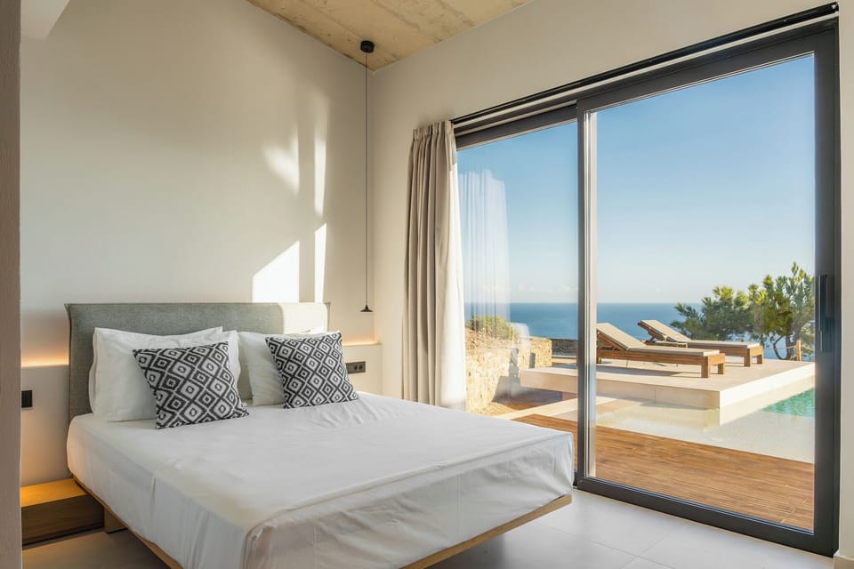 The second bedroom features a Queen size bed and an en-suite bathroom with a stand-up shower