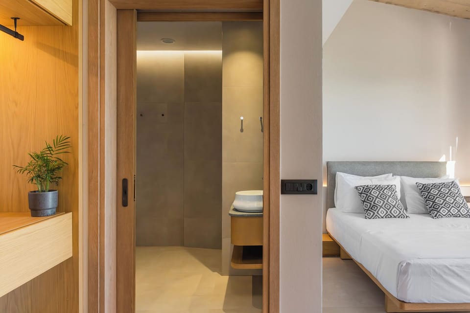 Ensuite bathroom with a stand-up shower