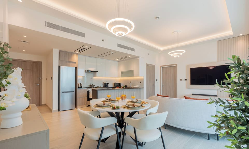 Family Apartment, 1 Bedroom | In-room dining