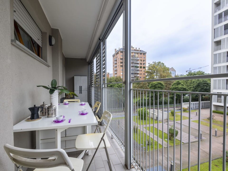 Building, Plant, Sky, Houseplant, Table, Window, Cloud, Condominium, Floor
