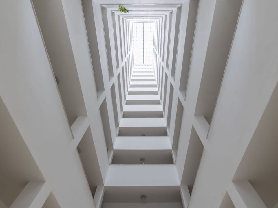 Wood, Building, Symmetry, Composite Material, Rectangle, Metal, Ceiling, Pattern