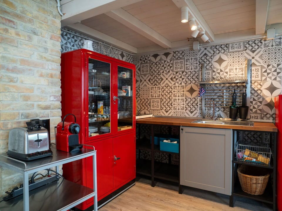 Cabinetry, Property, Countertop, Kitchen Appliance, Kitchen Sink, Home Appliance, Kitchen, Kitchen Stove, Building, Interior Design