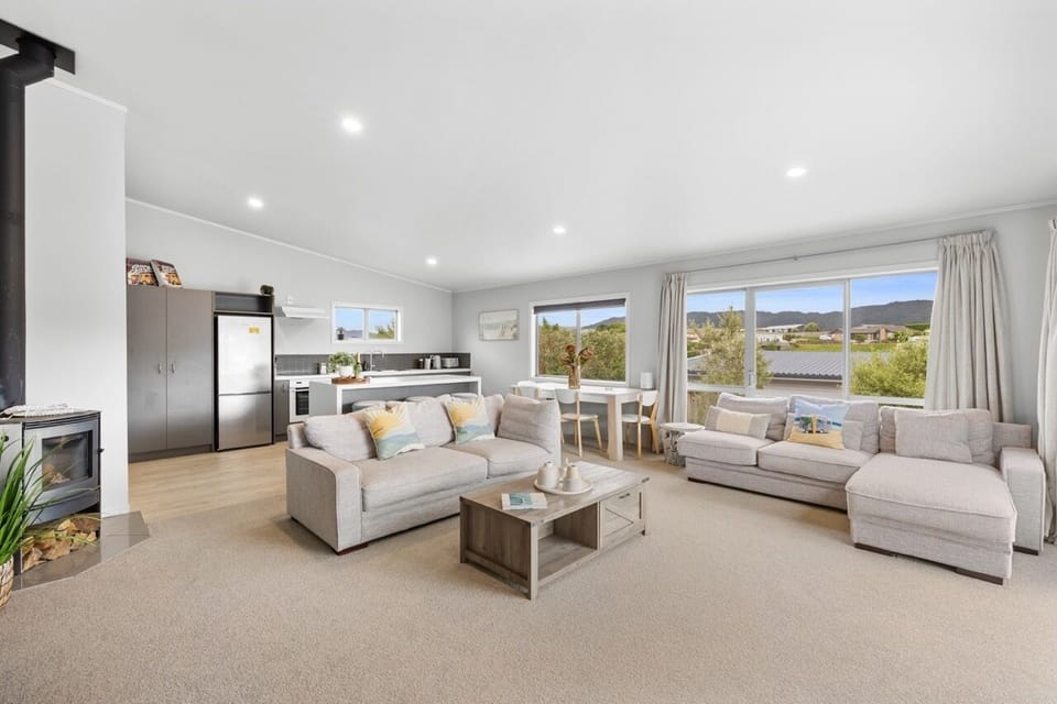 Lounge and Kitchen