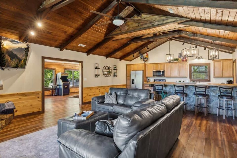 Living Room: Enjoy movie nights in style with stunning beams and a welcoming atmosphere!