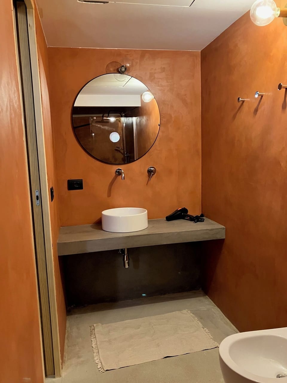 Design Double Room, 1 Queen Bed, Non Smoking, Private Bathroom | Bathroom | Shower, rainfall showerhead, hair dryer, bidet