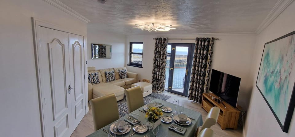 Apartment | Living area | TV