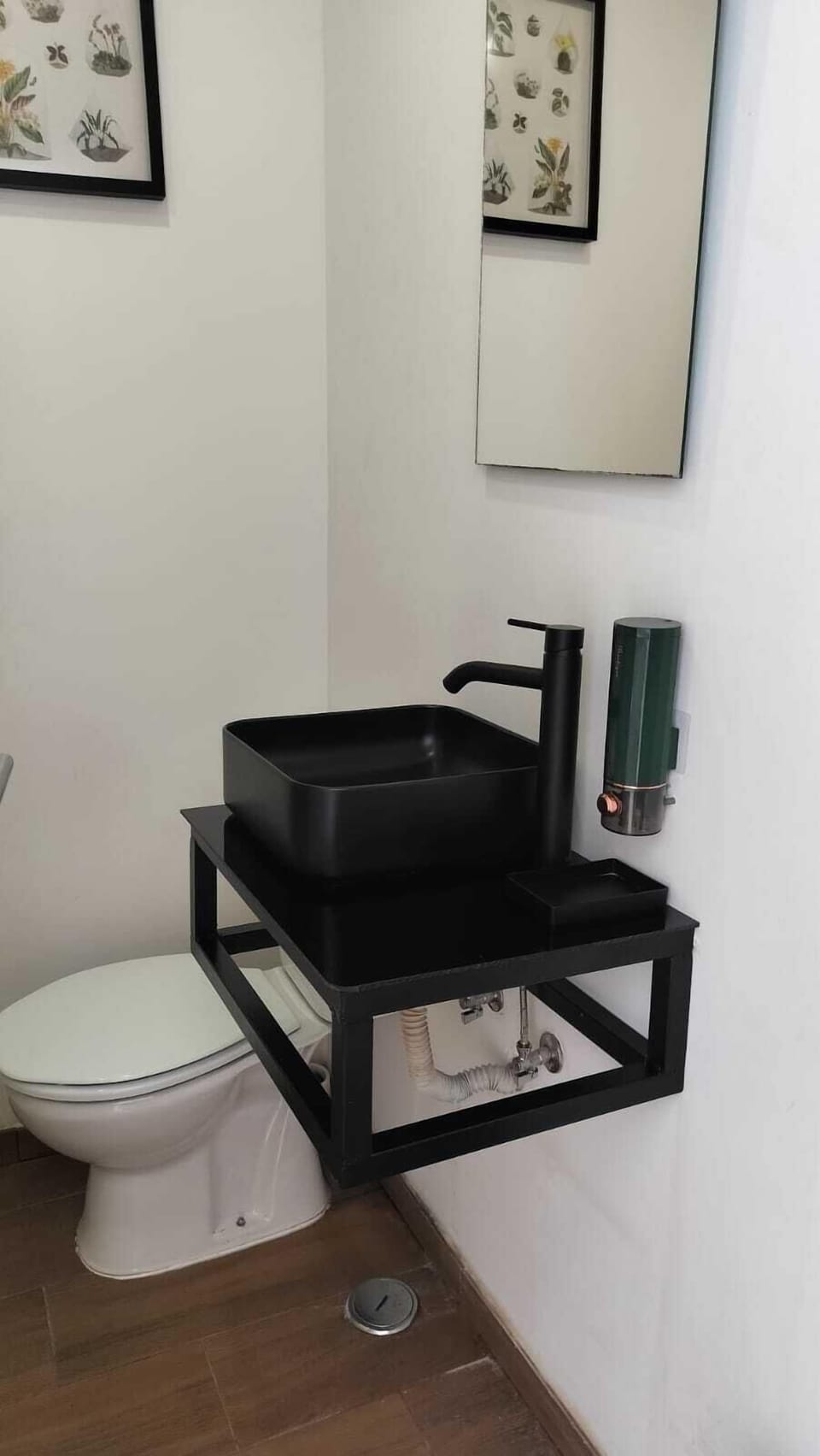 Towels, soap, shampoo, toilet paper