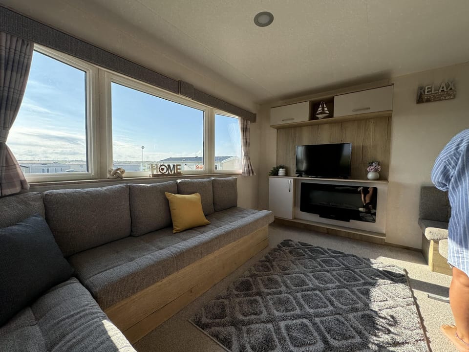 Chalet | Living area | TV, fireplace