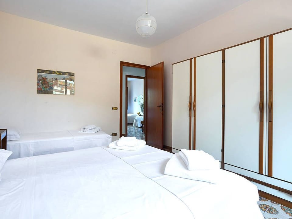 Villa | 6 bedrooms, individually decorated, individually furnished