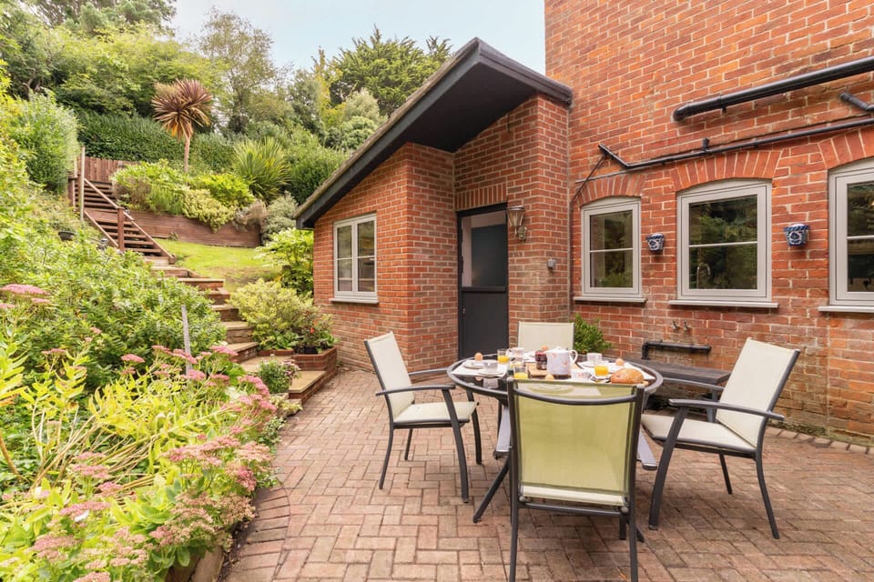 Clearmount Cottage, Weymouth - Host & Stay