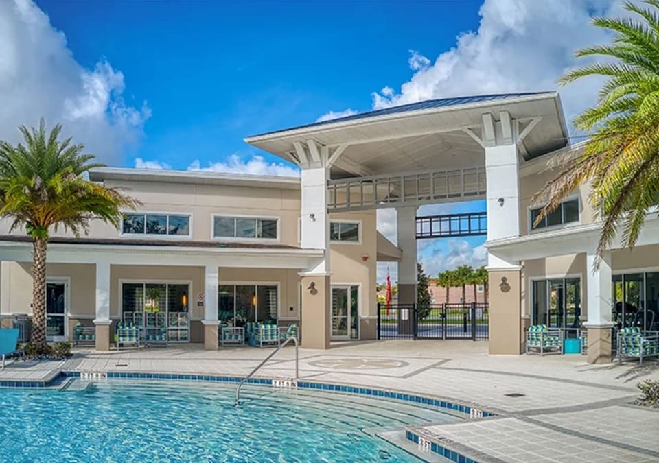 10 bedrooms, high-speed internet