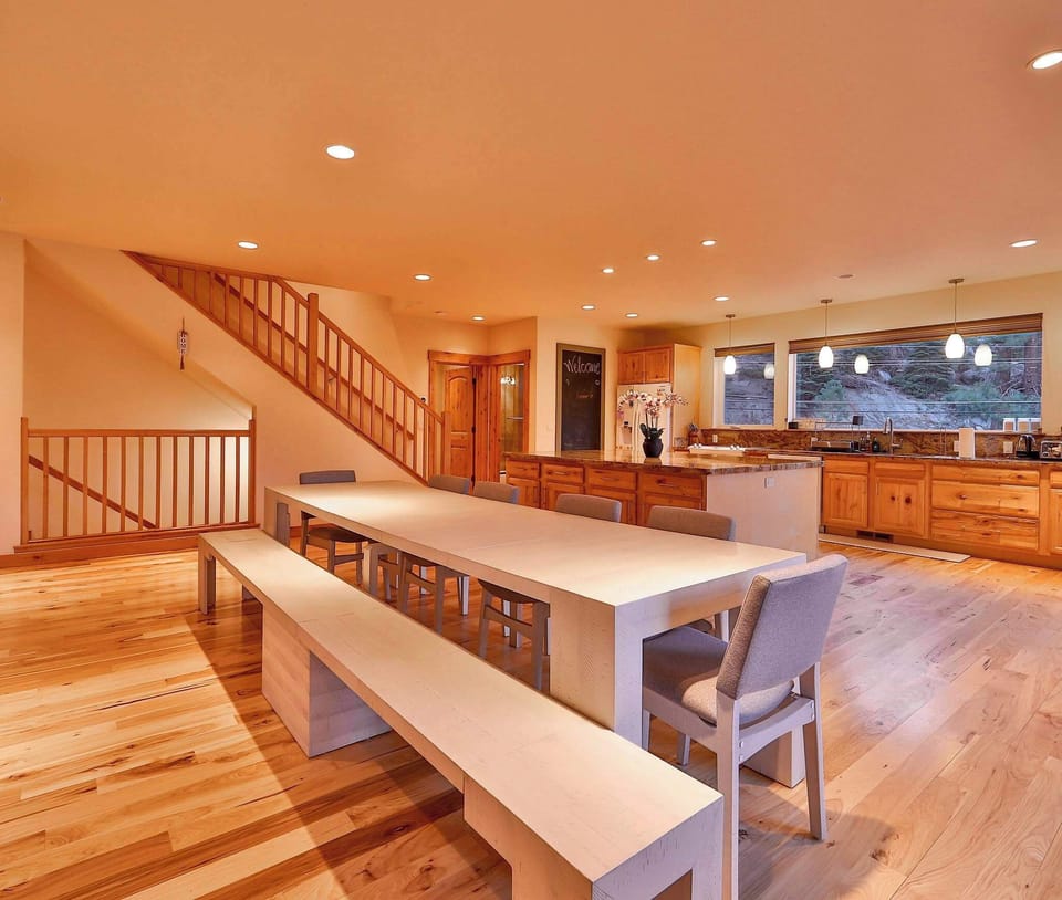 House, Multiple Beds, Patio, Mountain View (The Elevator House) | Dining