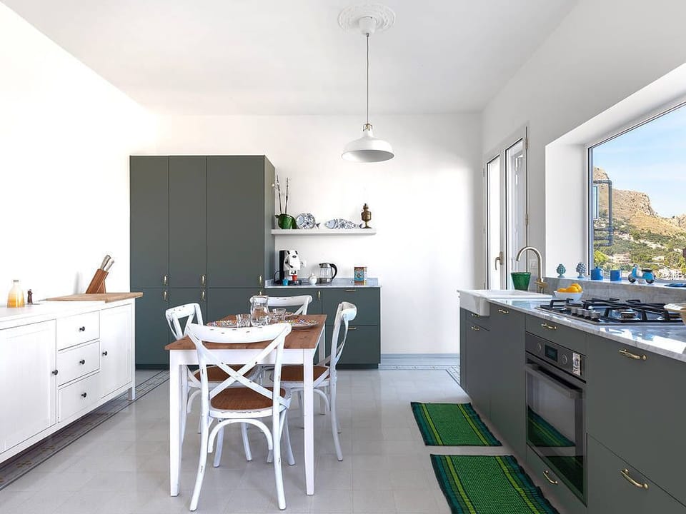 Basic Apartment, Bay View | Private kitchen