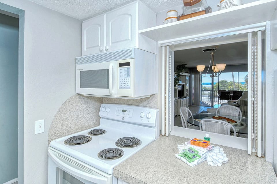 Kitchen - Pass Through
