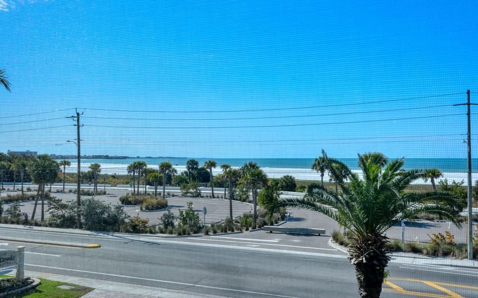 Lanai View - Views of Siesta Key Beach and The Gulf of Mexico.