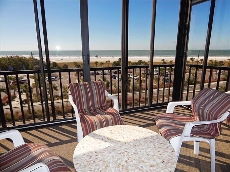 Lanai View - Beautiful views of the Gulf of Mexico & Siesta Key Beach from your 5th floor lanai.