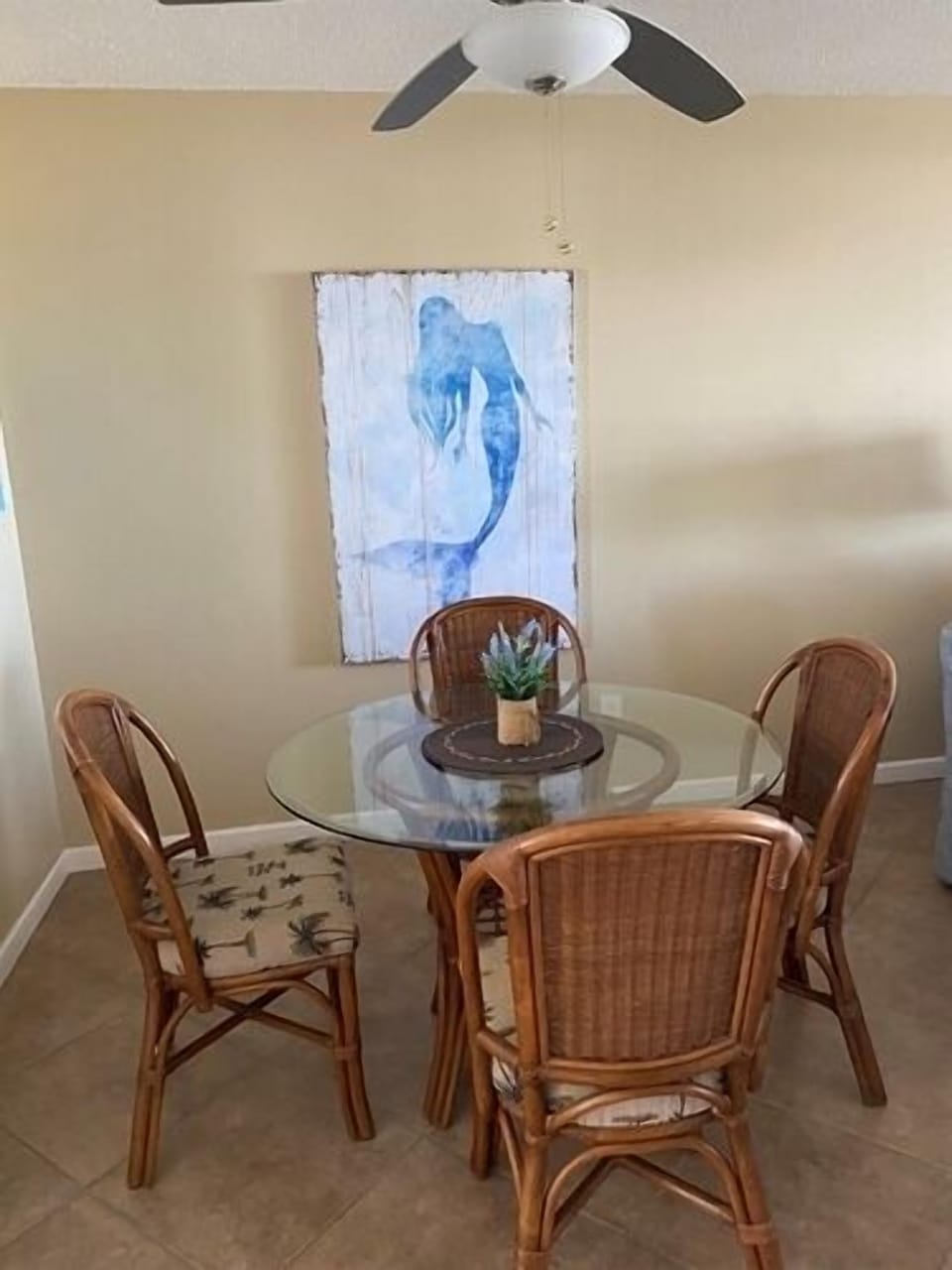 Dining Area - Seating for 4