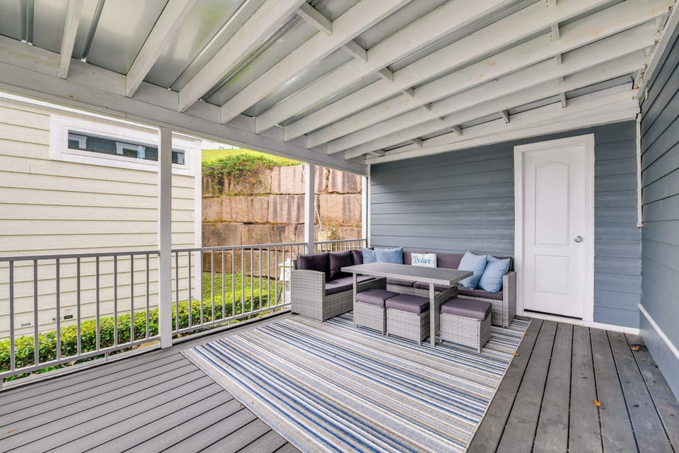 Screened Porch | Self Check-In | On-Site Fishing & Kayaking