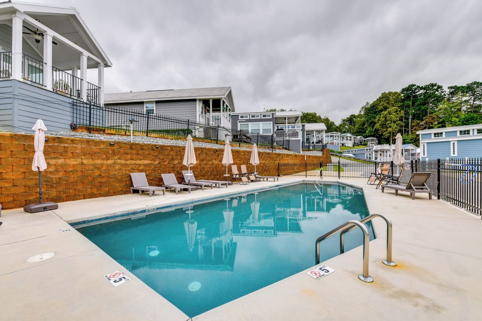 Lake Norman Motor Coach Resort | Community Amenities | Outdoor Pool