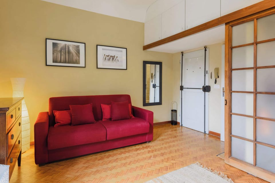 Comfort Studio | Living area | Flat-screen TV