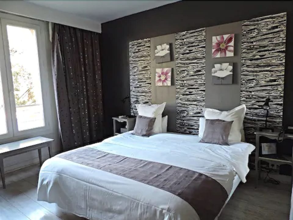 Premium bedding, in-room safe, individually decorated, desk