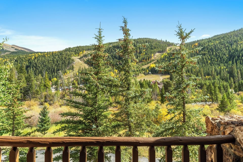 Condo (2 Bedrooms) | Property amenity