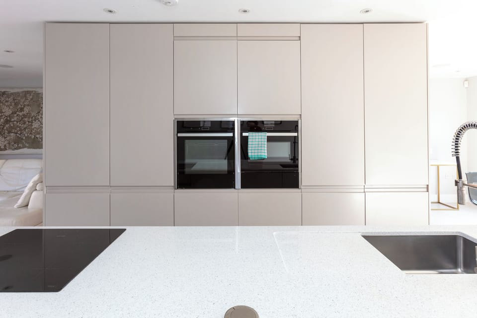 Deluxe House | Private kitchen | Full-size fridge, microwave, oven, stovetop