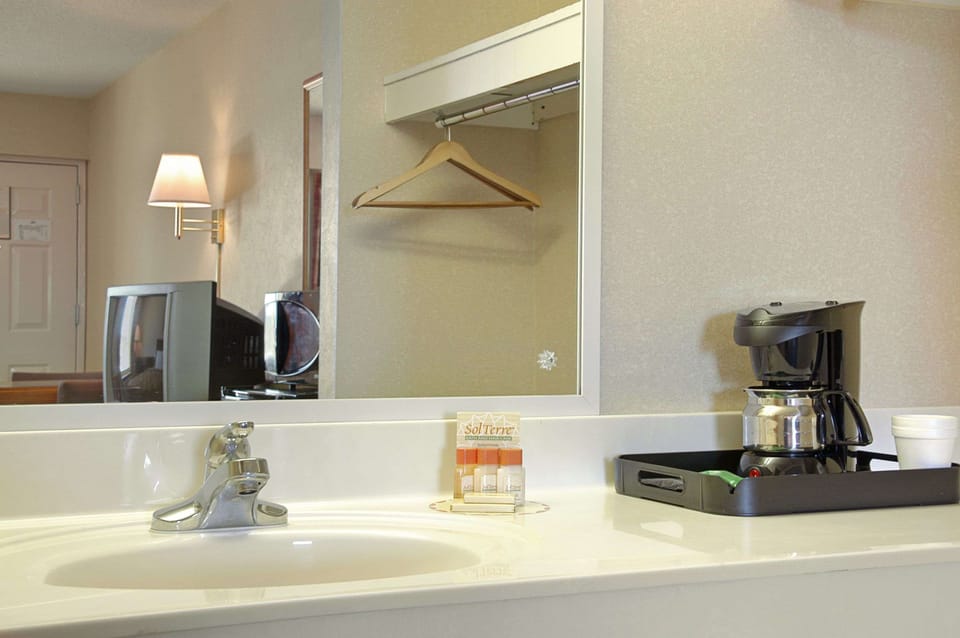 Combined shower/tub, eco-friendly toiletries, hair dryer, towels