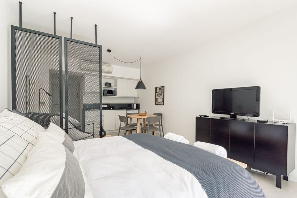 Bed,TV and multimedia