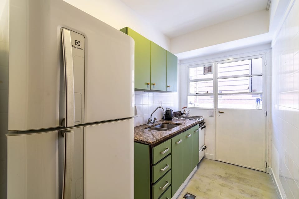 On site,Food and drinks,Lunch,Coffee / tea facilities,Dinner,Kitchen or kitchenette,Meals,Breakfast