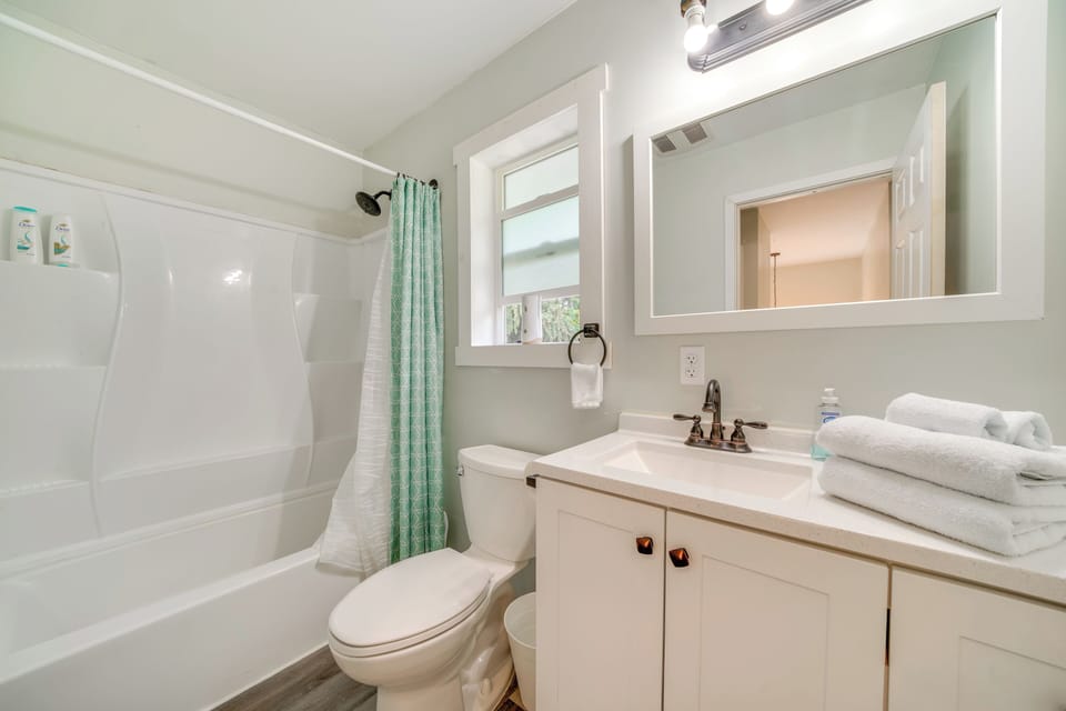 Full Bathroom | 2nd Floor