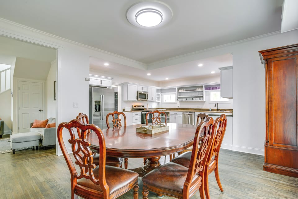 Dining Area & Kitchen